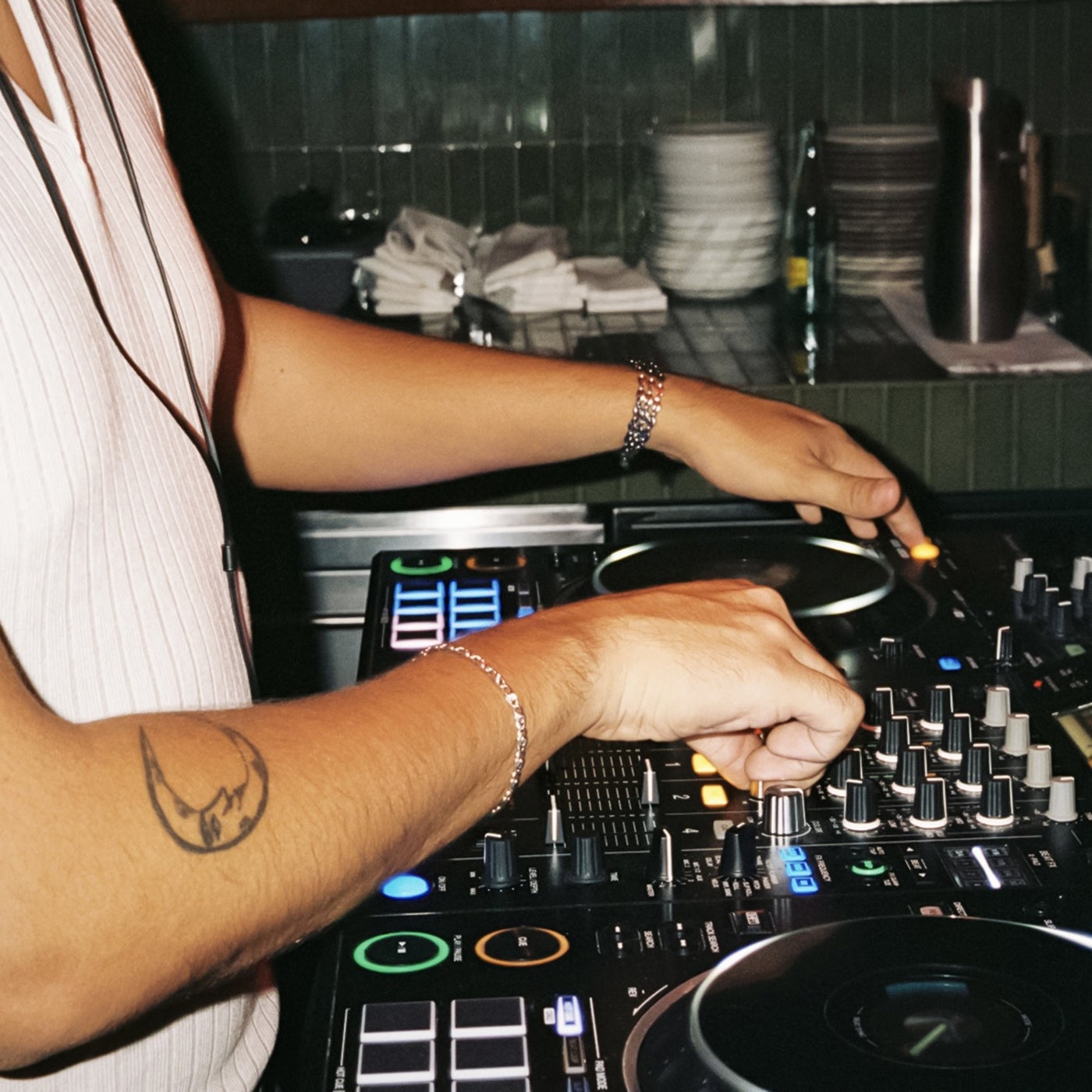 Cover - Téo Amo - Hold Somebody (Original Mix)